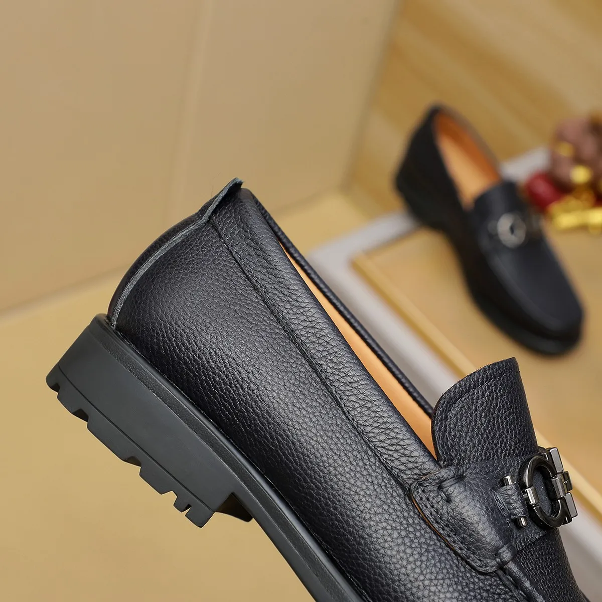 Men's shoes 250 Ferragamo [Ferragamo] top imported suit men's shoes 💯Original copy of the official website, product materials: selected imported embossed calfskin + luxury hardware buckle accessories ~ imported water-dyed cow 🐂 leather lining. Strong three-dimensional visual effect, original combination outsole, multiple colors available😘 Size: 39-44 (38.45.46. Customized)